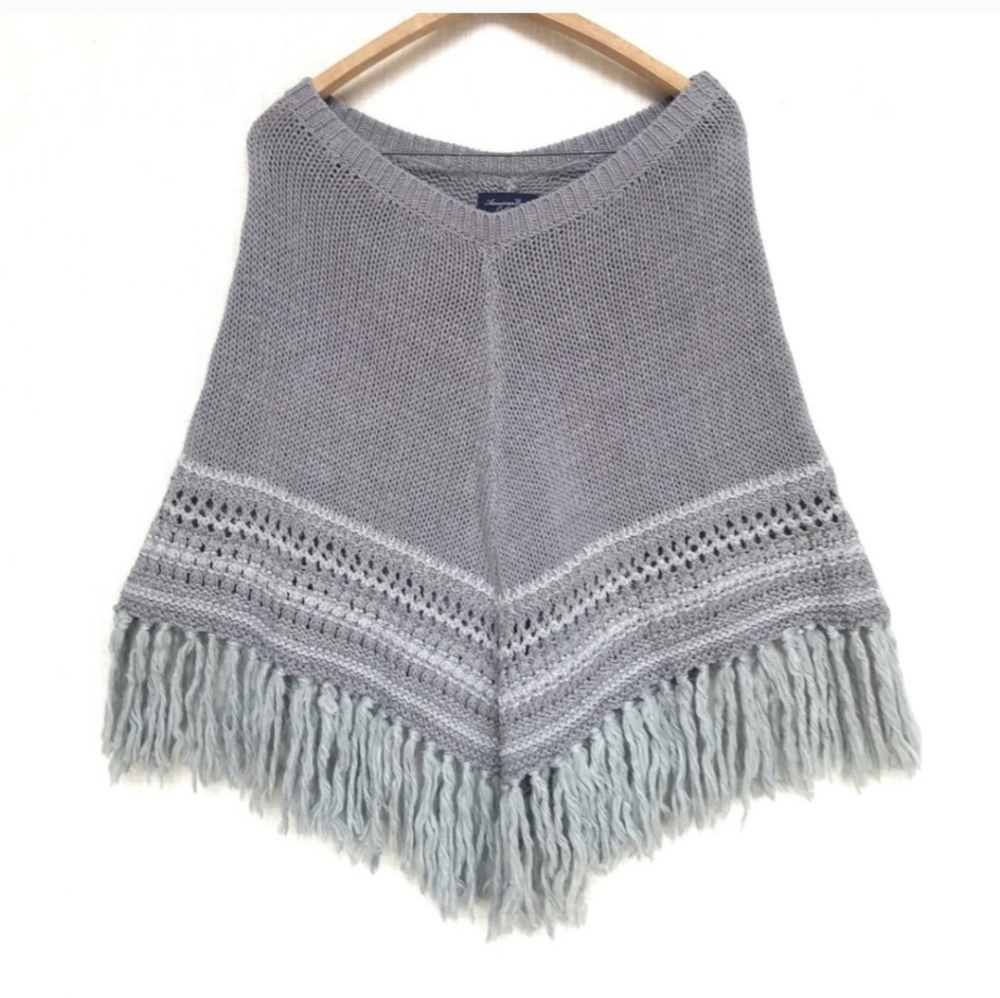 AEO American Eagle Size Mediumlight lavender gray poncho shrug cape with fringe